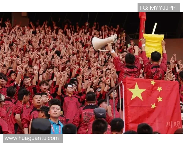 中国足球赛激战正酣球迷热情高涨期待精彩对决