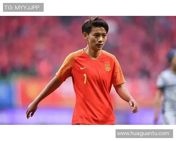 女生对足球的独特见解与批评引发的热议与思考