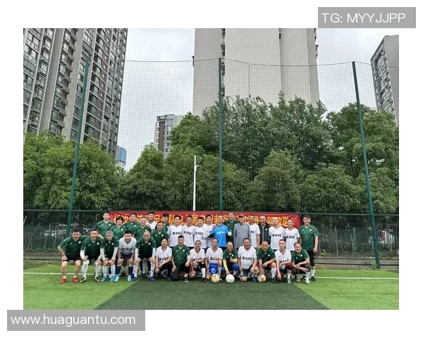 保安在绿茵场上展现风采与团队精神的足球之旅